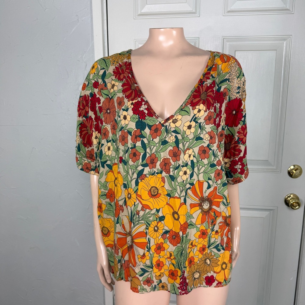Natural Life Women's Shirt Medium Floral boho Rayon Short sleeve V neck R3-10